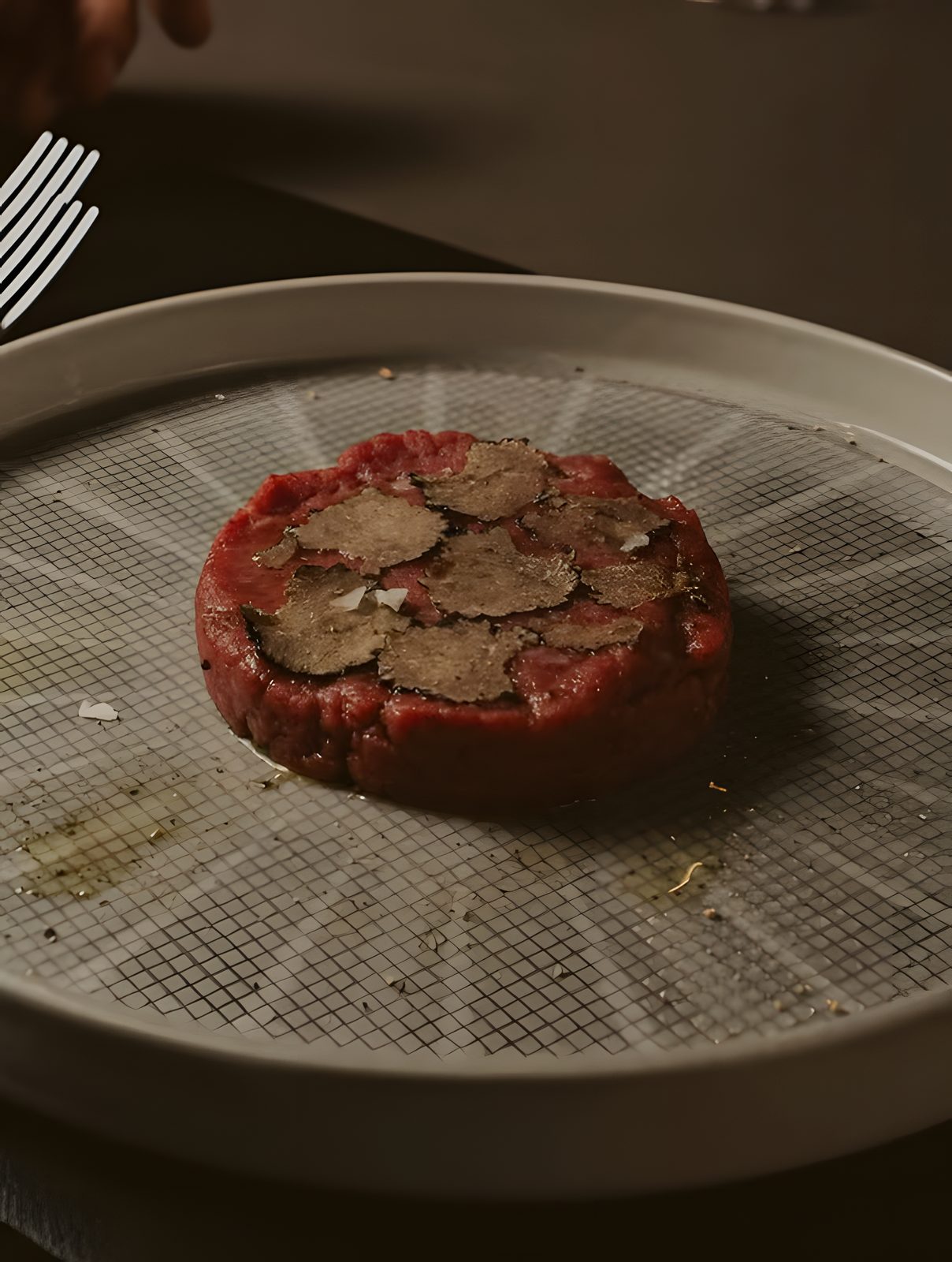 Tartare di manzo con lamelle di tartufo nero